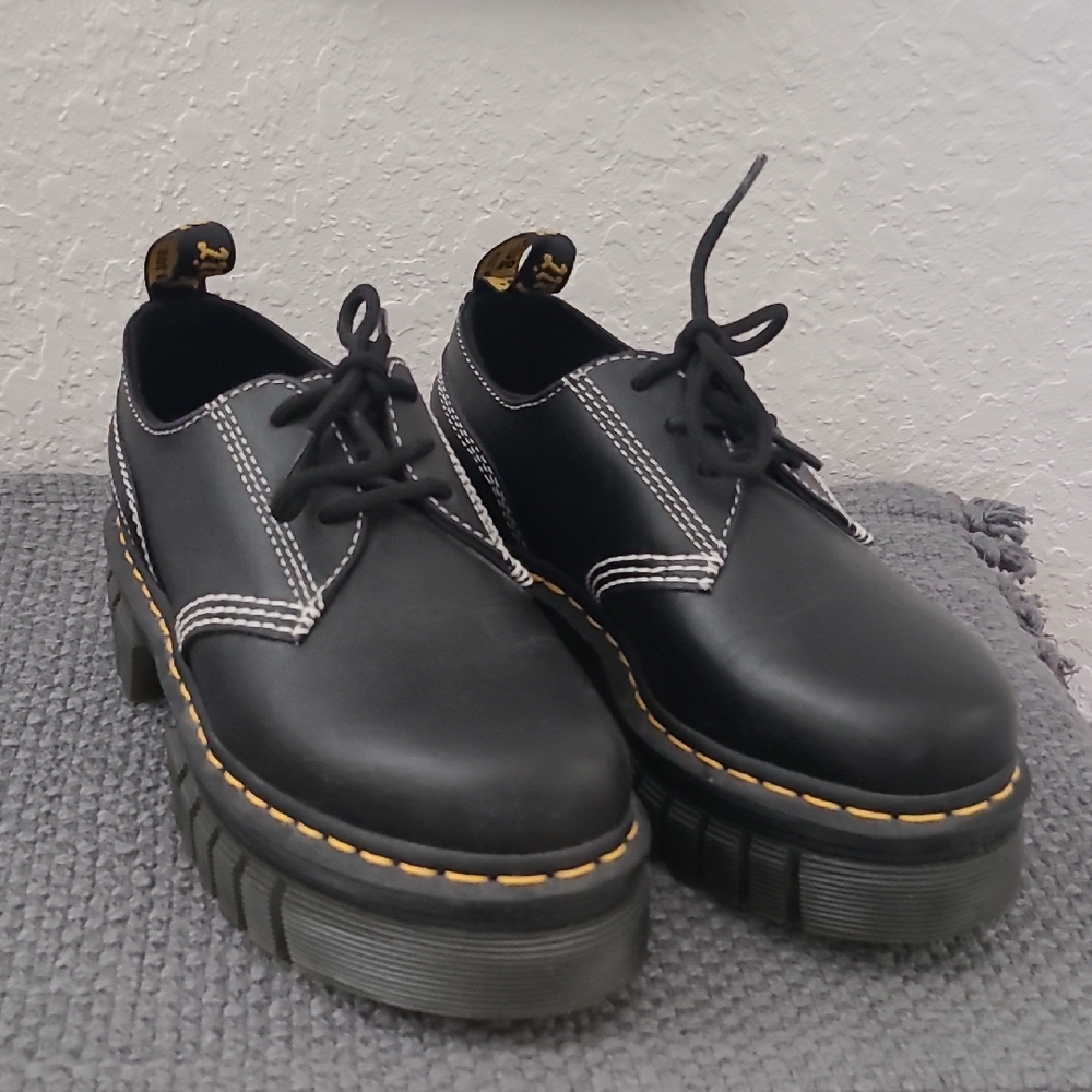 Dr.Martens Audrick shoe with stitching detail...